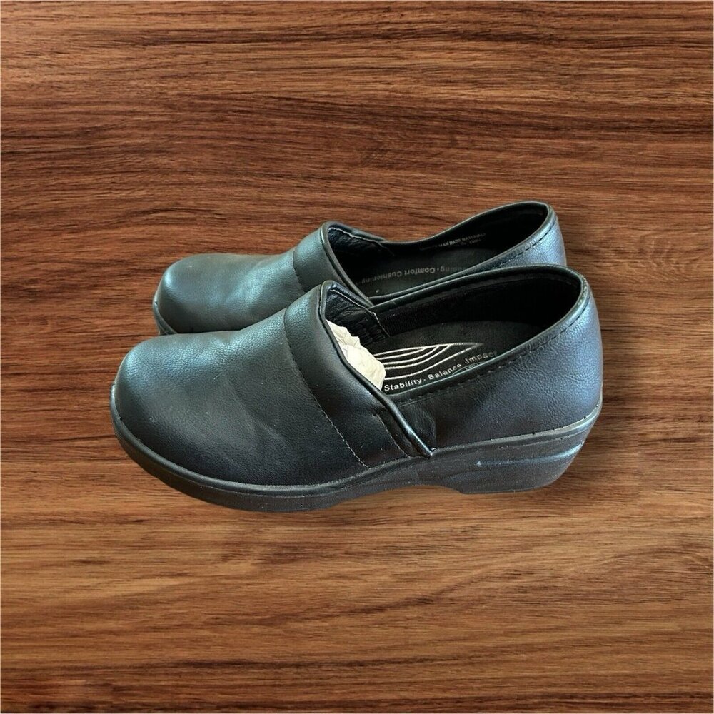 Easy‎ Works by Easy Street Women's Lyndee Black Slip-Resistant NEW 6 W Clogs